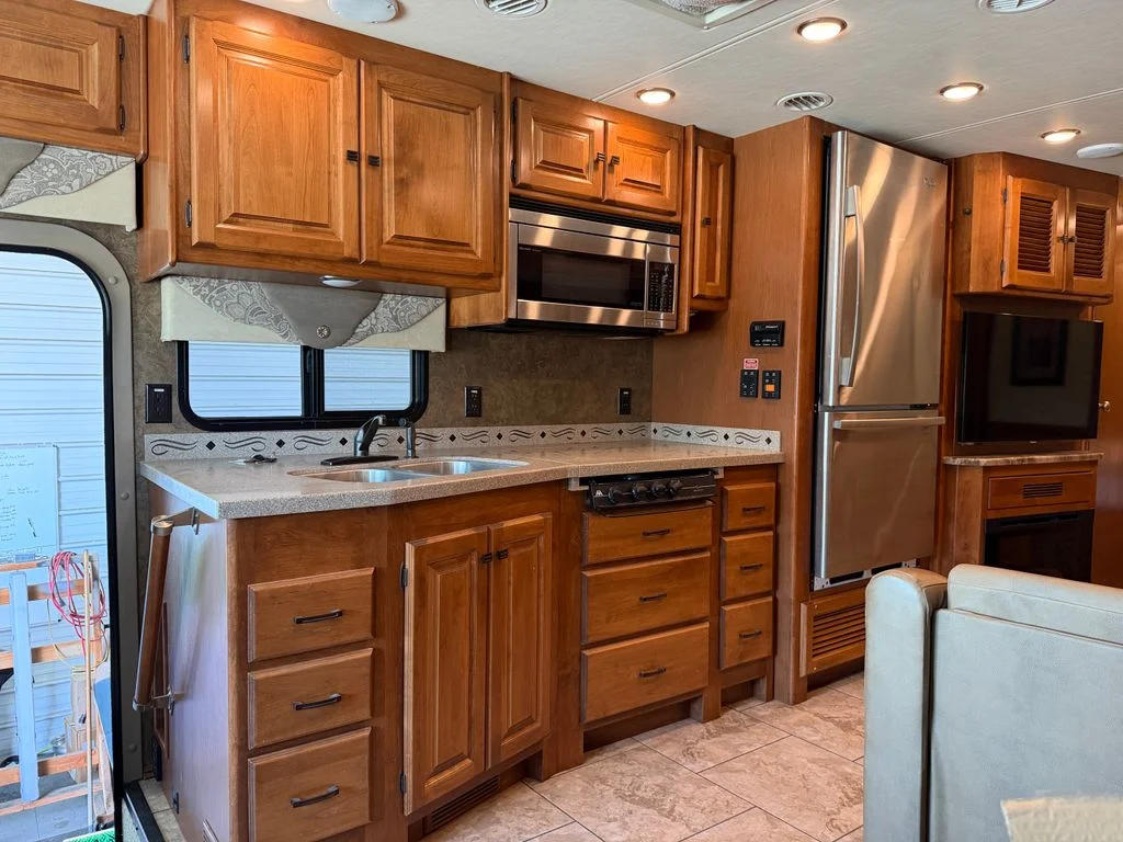 Used 2014  Tiffin  image 91