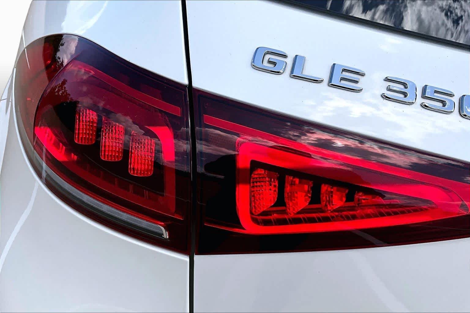 Used 2022 MANUFAKTUR Diamond White Bright Mercedes-Benz GLE 350 image 29