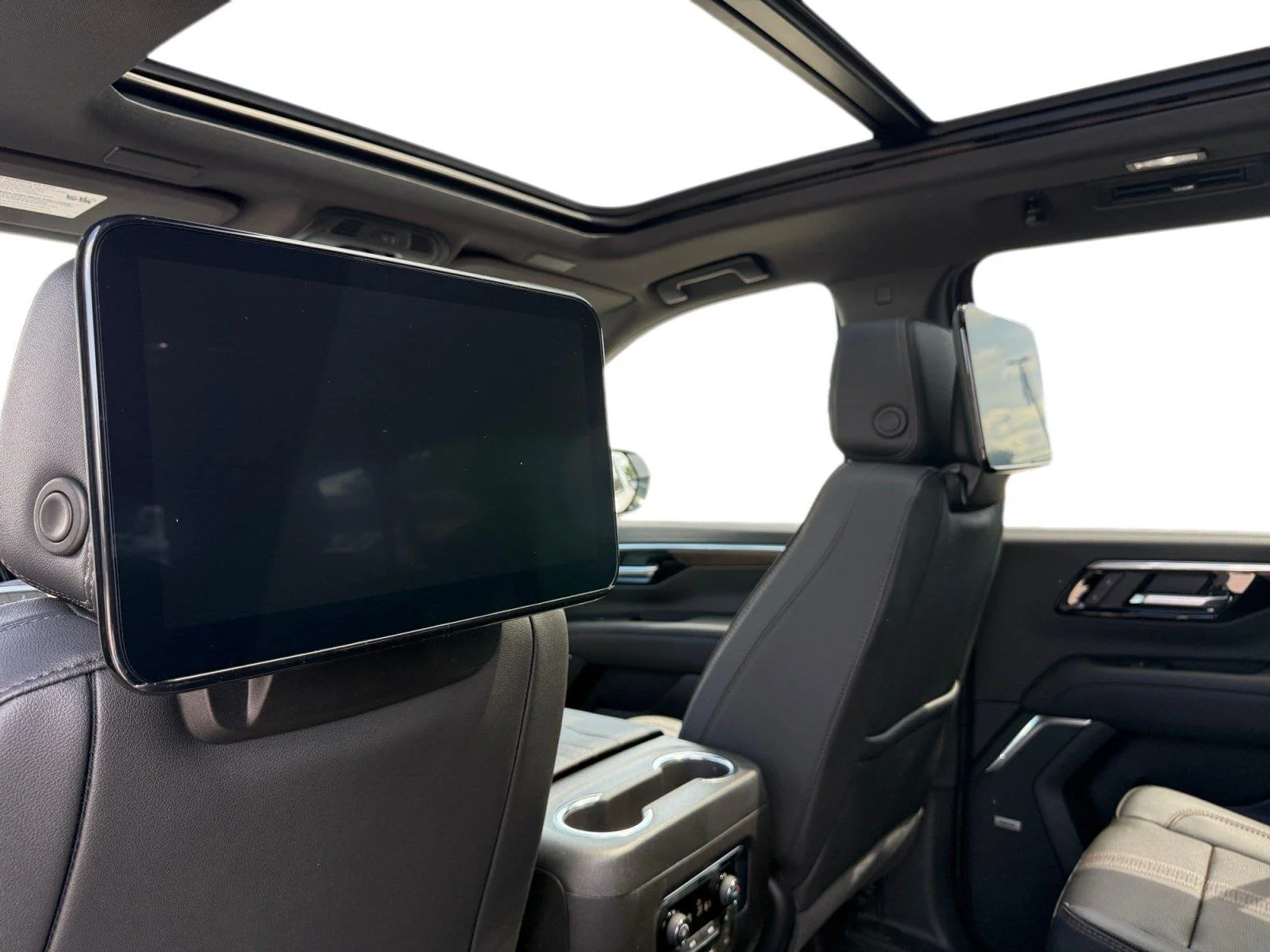 2026 Chevrolet Suburban High Country - Photo 23