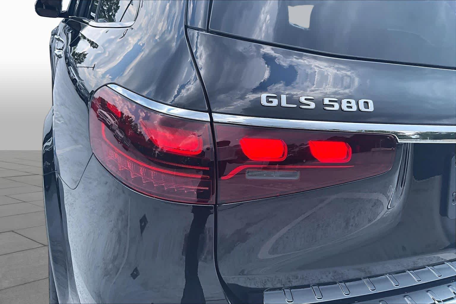 Used 2026 Obsidian Black Metallic Mercedes-Benz GLS 580 image 29