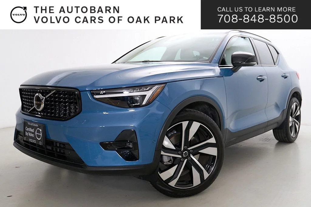 2023 Volvo XC40 B5 Ultimate Dark AWD's photo