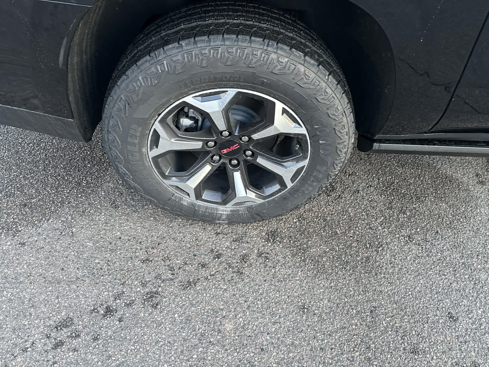 2026 GMC Yukon XL AT4 Ultimate - Photo 9
