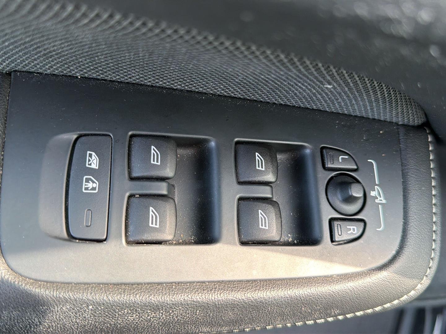Used 2024 Onyx Black Metallic Volvo Plus Black Edition image 16
