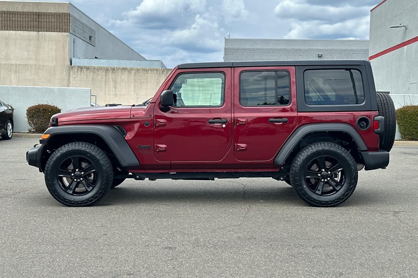 Used 2022 Snazzberry Pearlcoat Jeep Unlimited Sport Altitude image 9