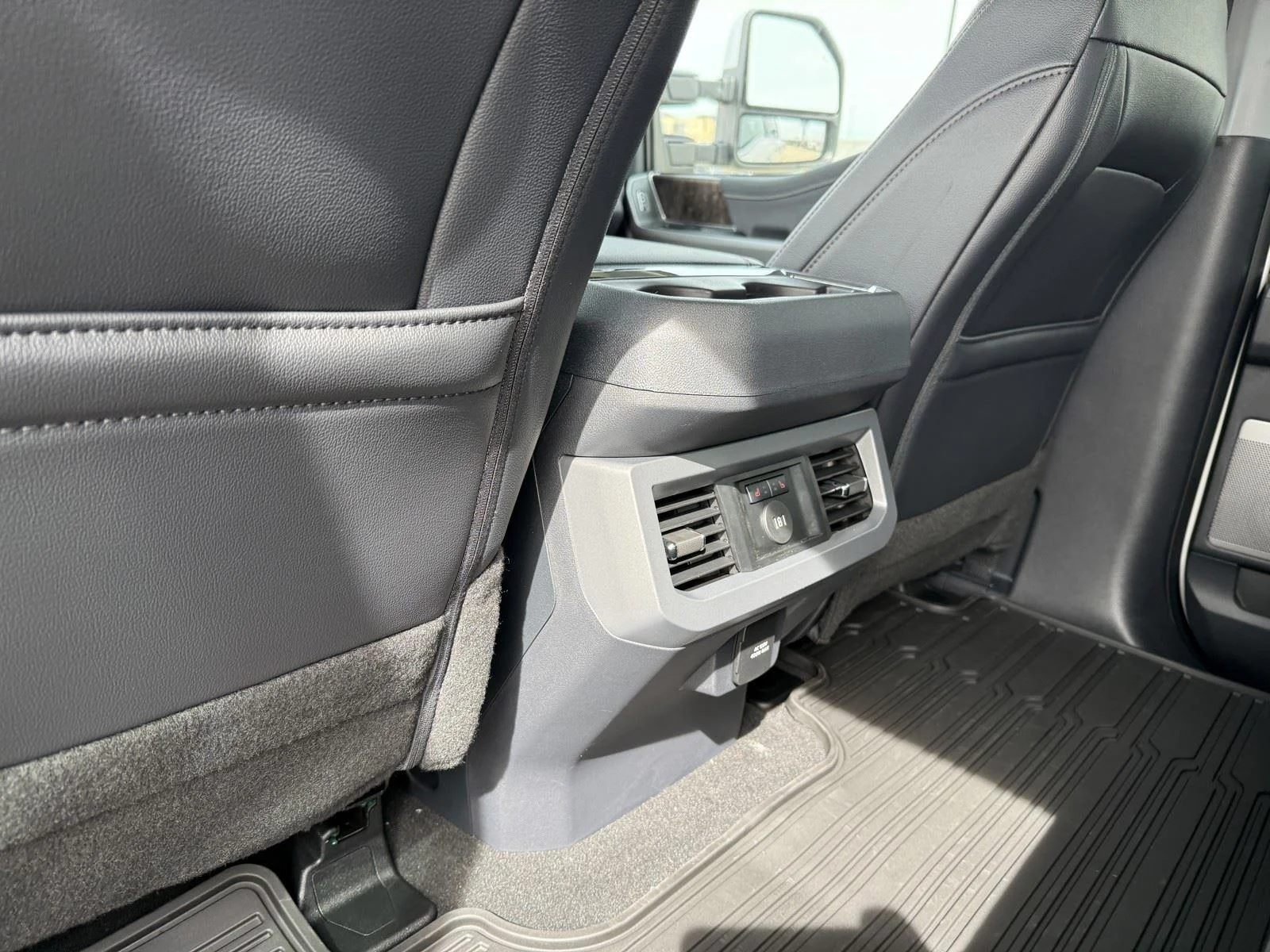 New 2026 Star White Metallic Tri-Coat Ford LARIAT image 30