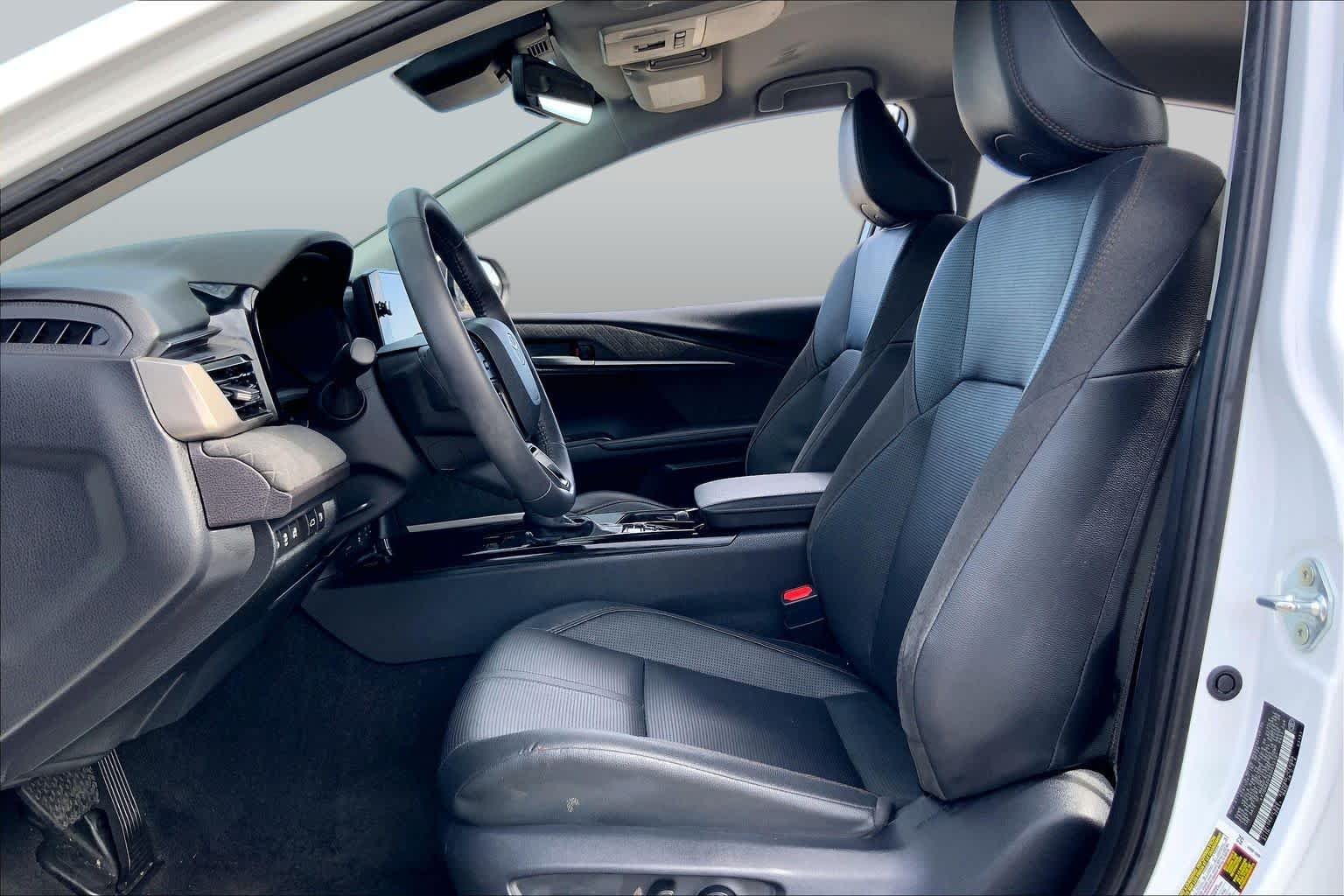 Used 2025 Wind Chill Pearl Toyota XLE image 8