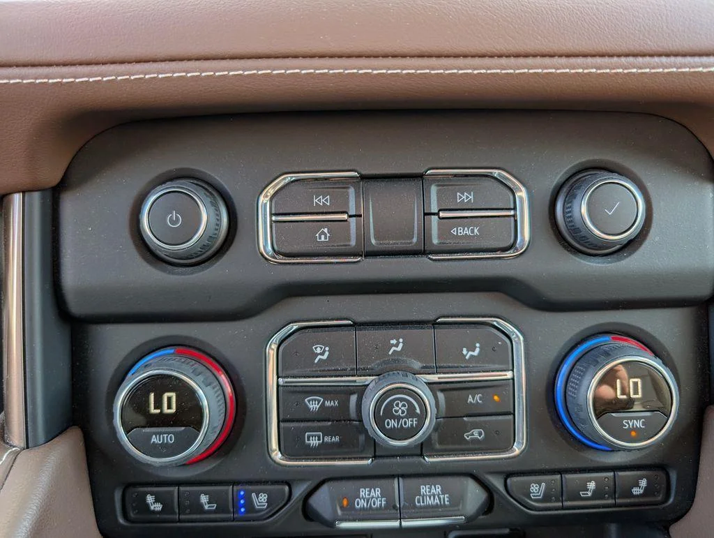 Used 2022 Pearl Chevrolet High Country image 22