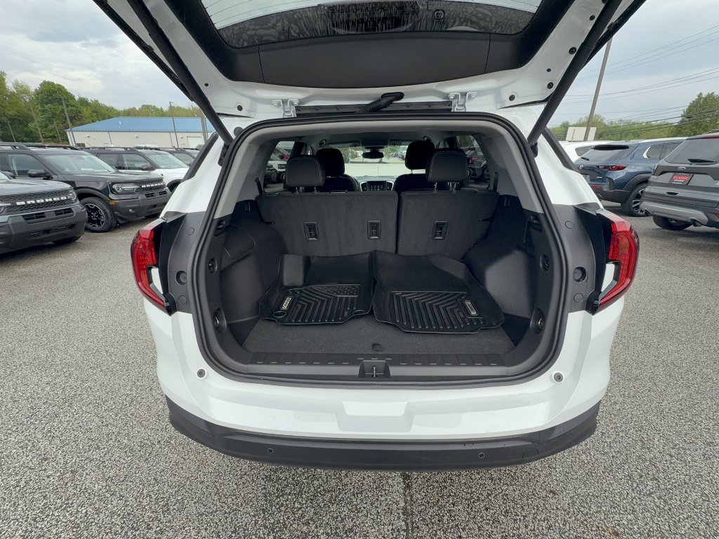 Used 2024 Summit White GMC SLE image 4