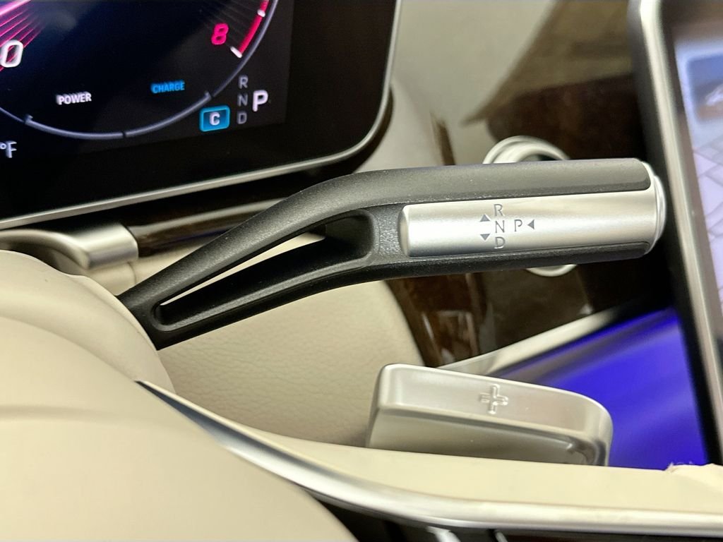 New 2026 MANUFAKTUR Moonlight White Metallic Mercedes-Benz S 500 image 17
