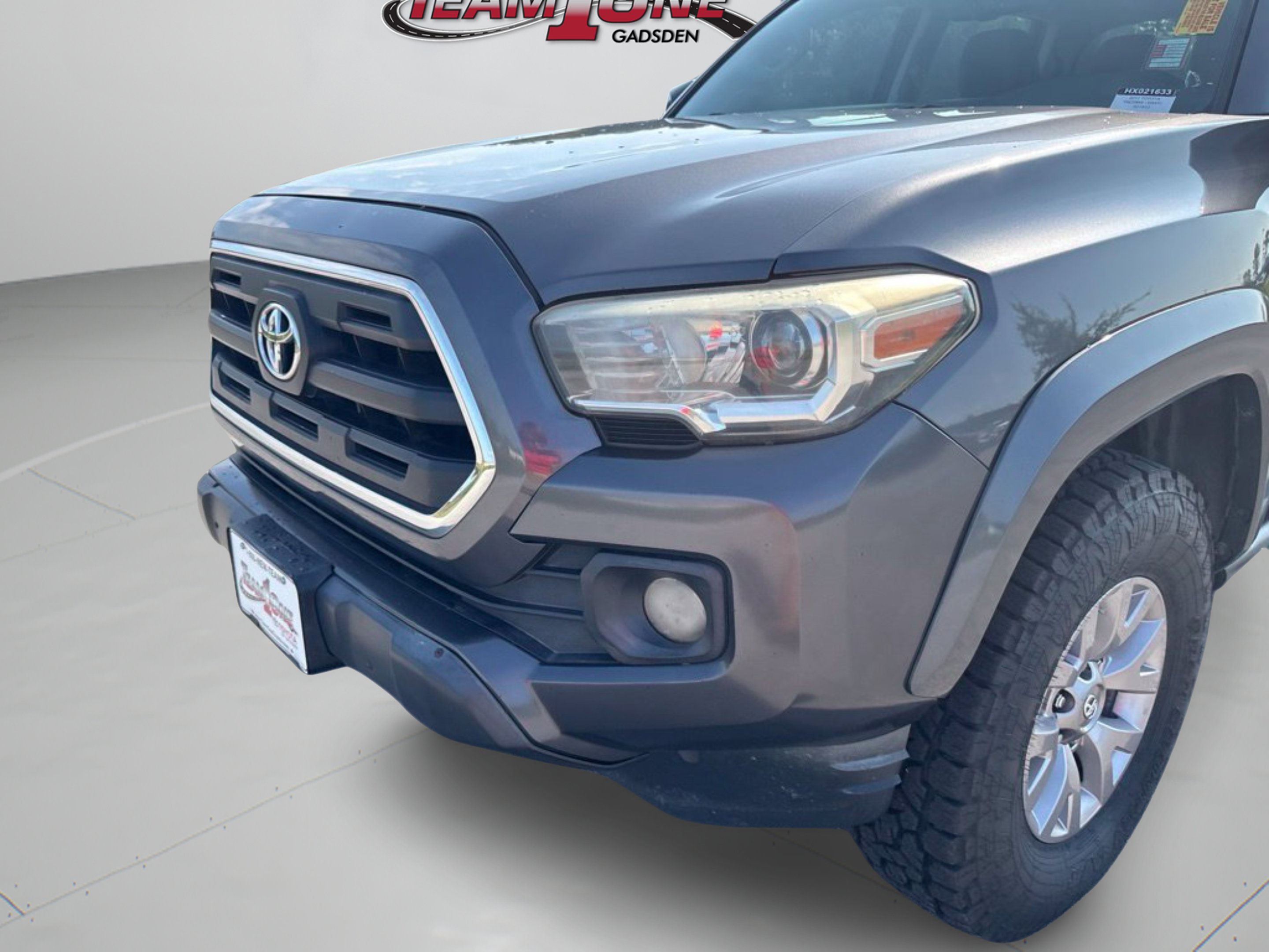 Used 2017 Magnetic Gray Metallic Toyota SR5 image 28