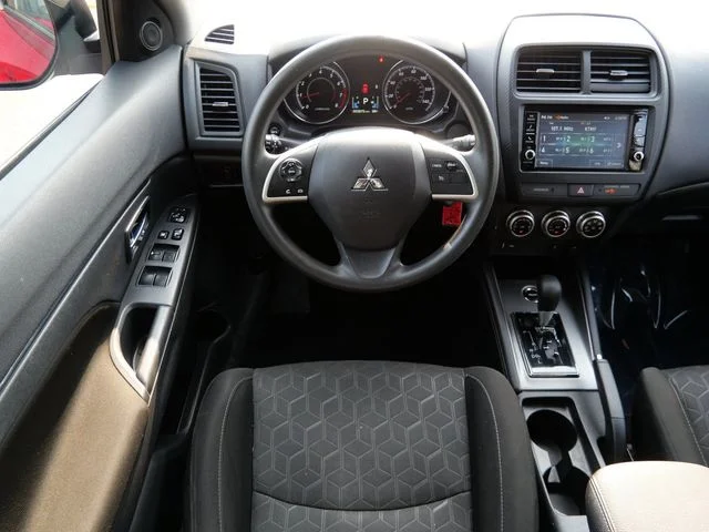Used 2022 Red Mitsubishi 2.0 ES image 12