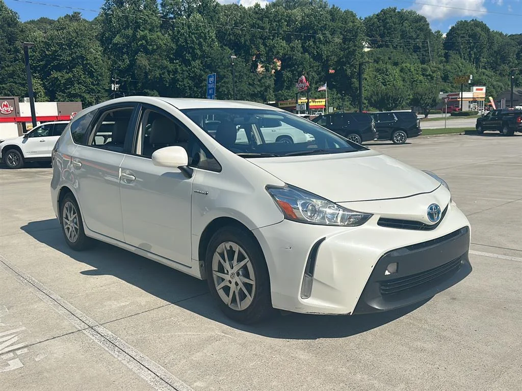 Used 2016  Toyota Three image 1