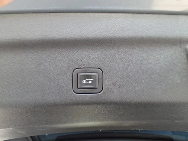 Used 2025 Sterling Metallic GMC Denali image 7