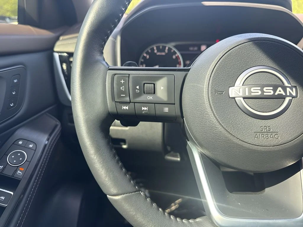 Used 2023 Gray Nissan SL image 15