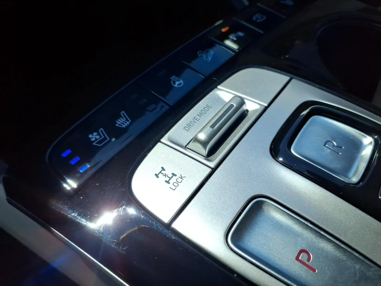 Used 2024 Black Pearl Hyundai Limited image 9