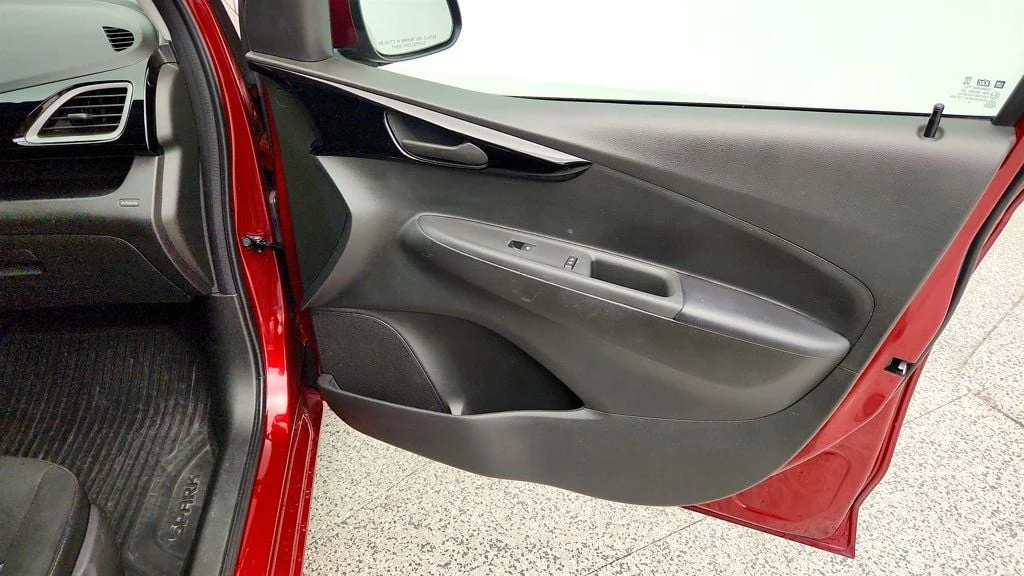 Used 2022 Crimson Chevrolet 4dr Hatchback CVT 1LT image 25
