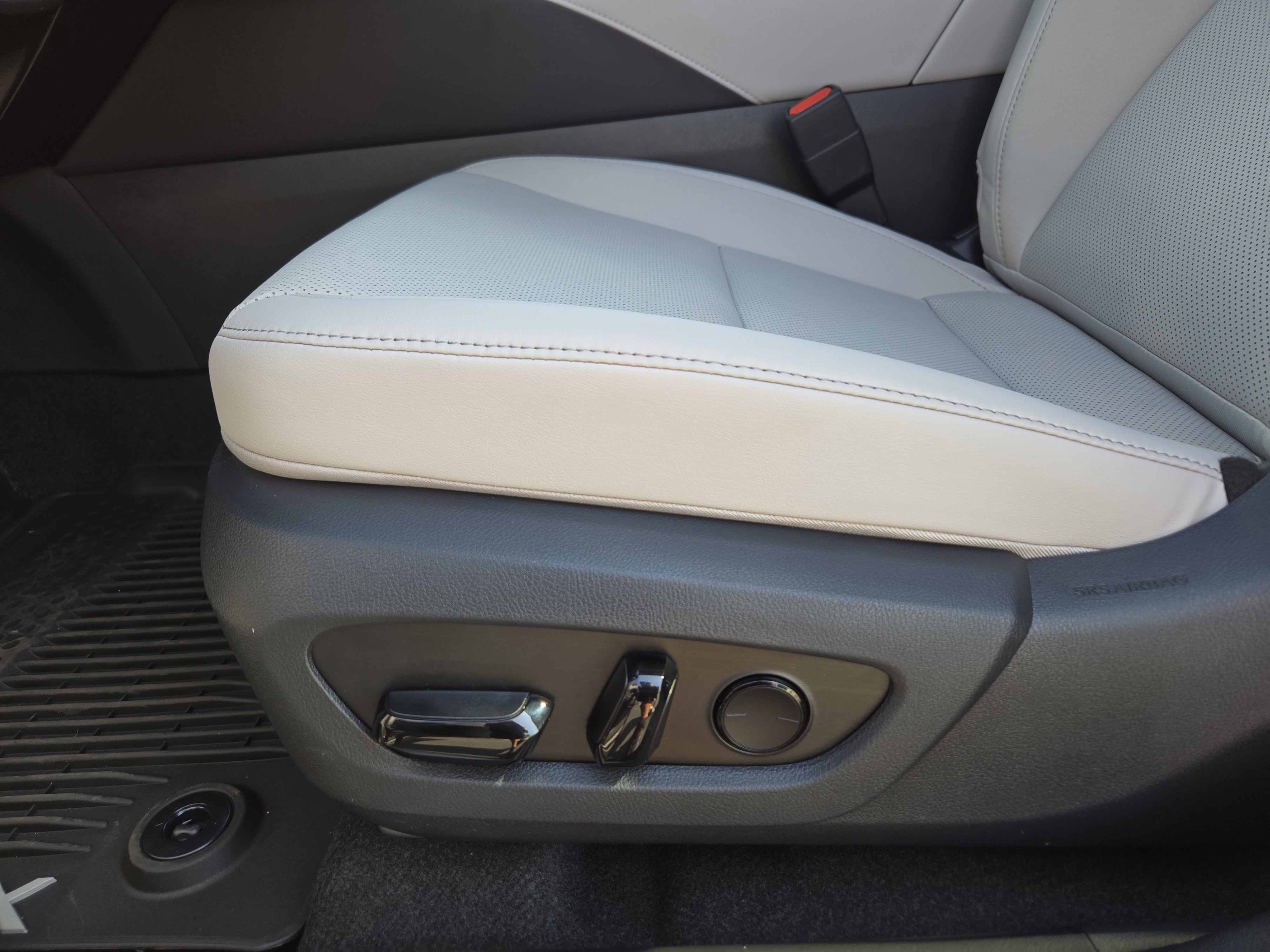 New 2026 Cloudburst Gray Lexus PREMIUM image 17