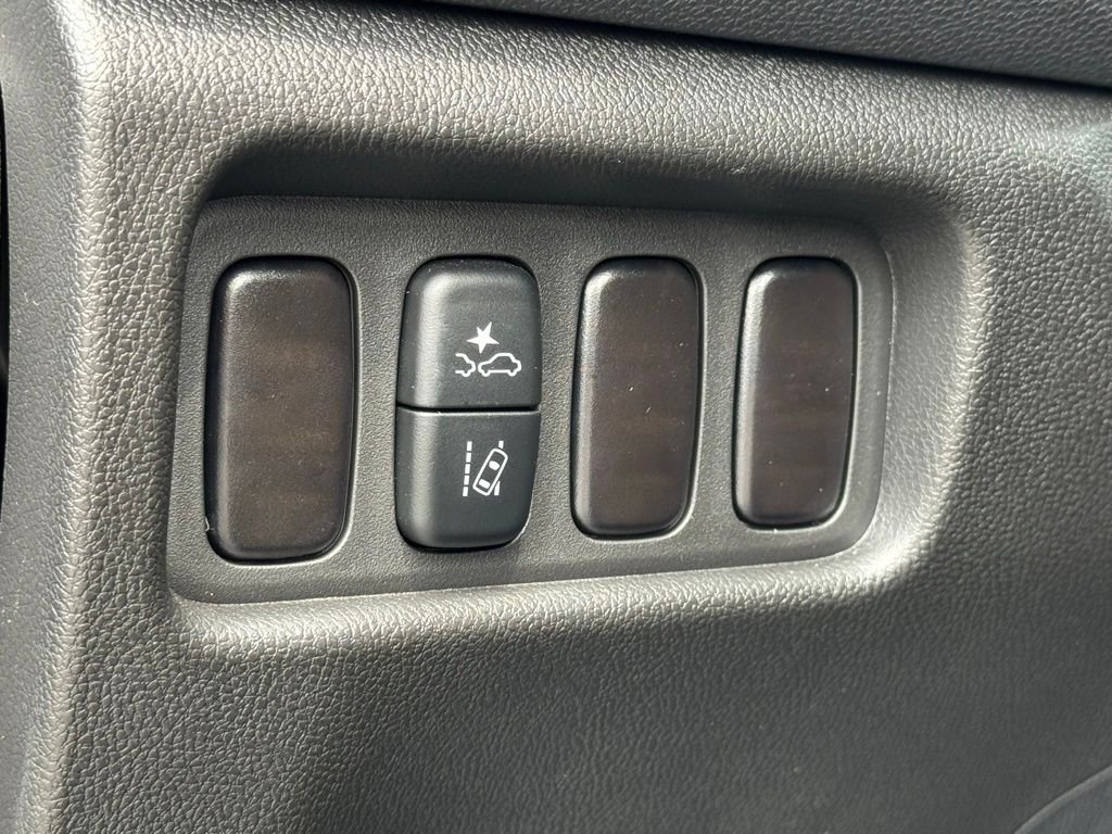 Used 2025  Mitsubishi 2.0 Trail Edition image 19
