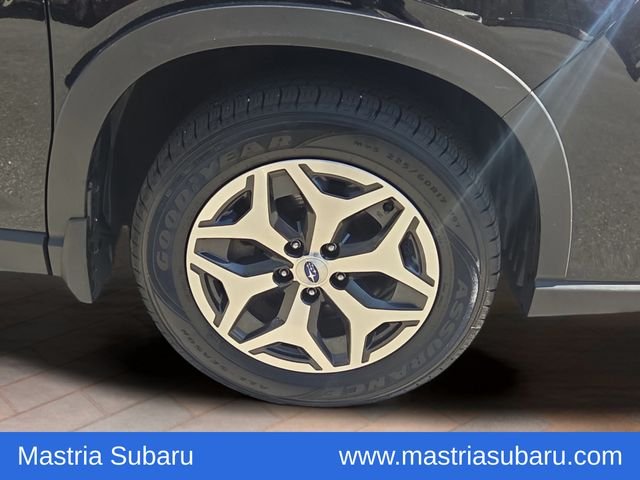 Used 2023 Black Subaru Premium image 27
