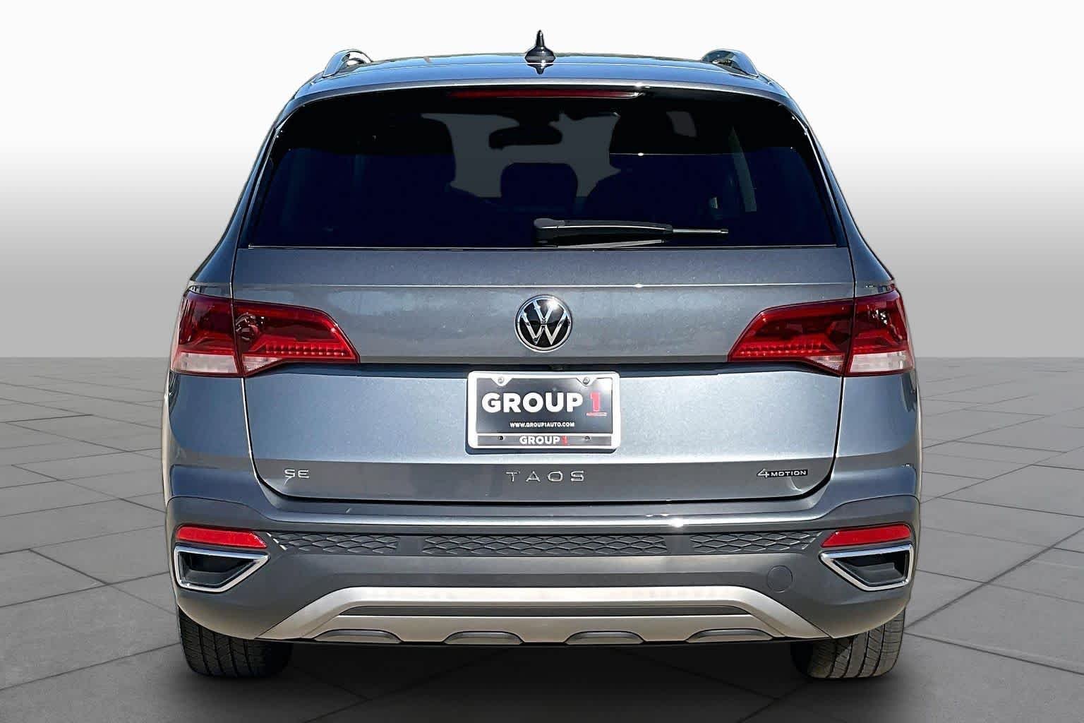 Used 2022 Platinum Gray Metallic Volkswagen SE image 5