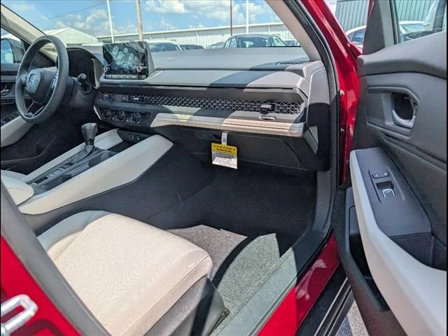 2025 Honda Accord SE - Photo 23