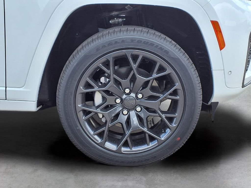 New 2026 Bright White Clear-Coat Exterior Paint Jeep Summit image 7