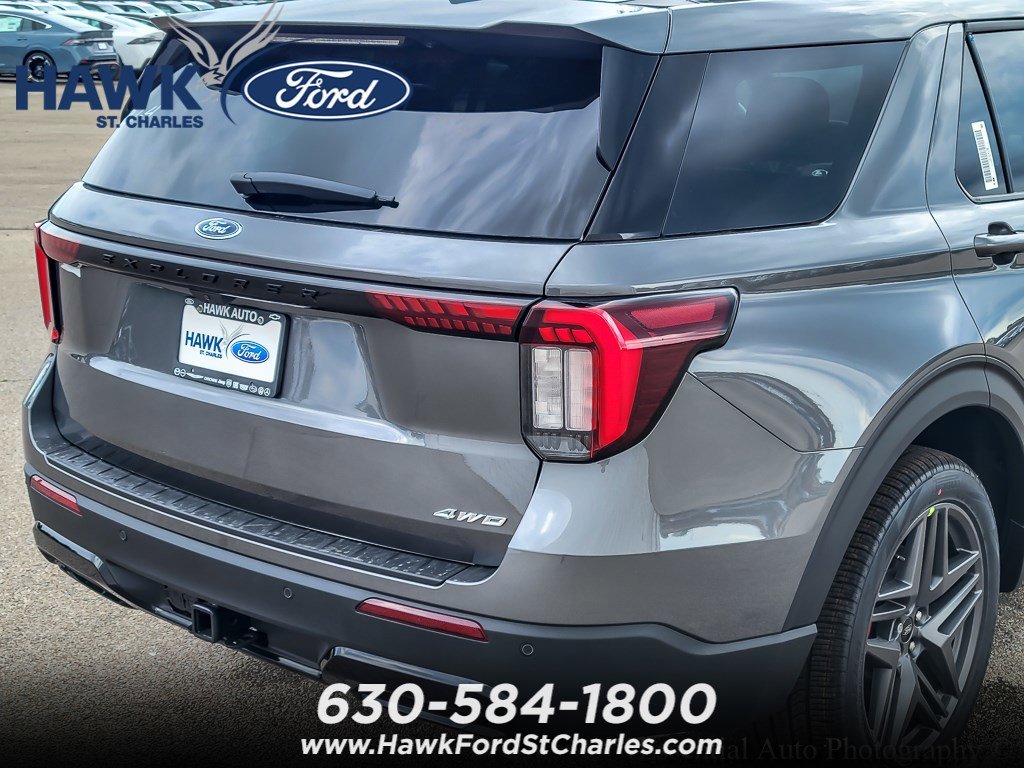 New 2026 Carbonized Gray Metallic Ford ST-Line image 6