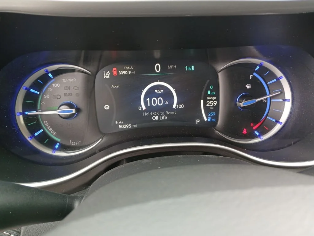 Used 2023 Black Chrysler Touring L image 14