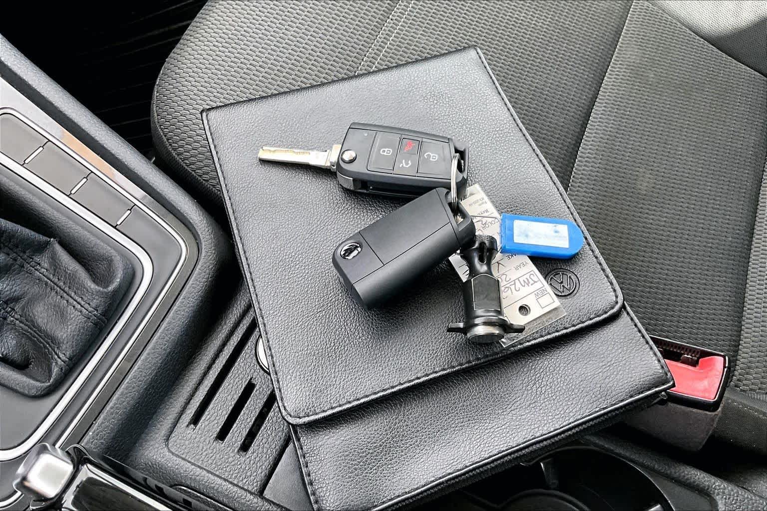 Used 2018 Night Blue Metallic Volkswagen S image 15