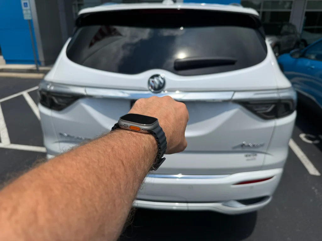 Certified Used 2023 White Frost Tricoat Buick Avenir image 9