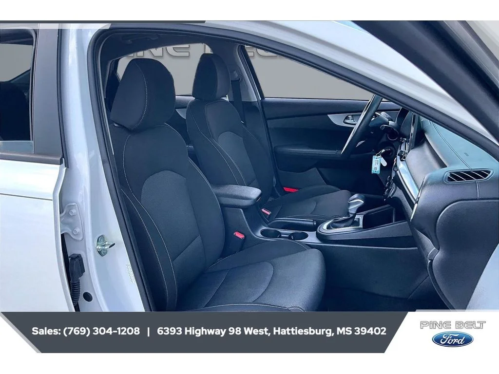 Used 2024 Snow White Pearl Kia LXS image 6