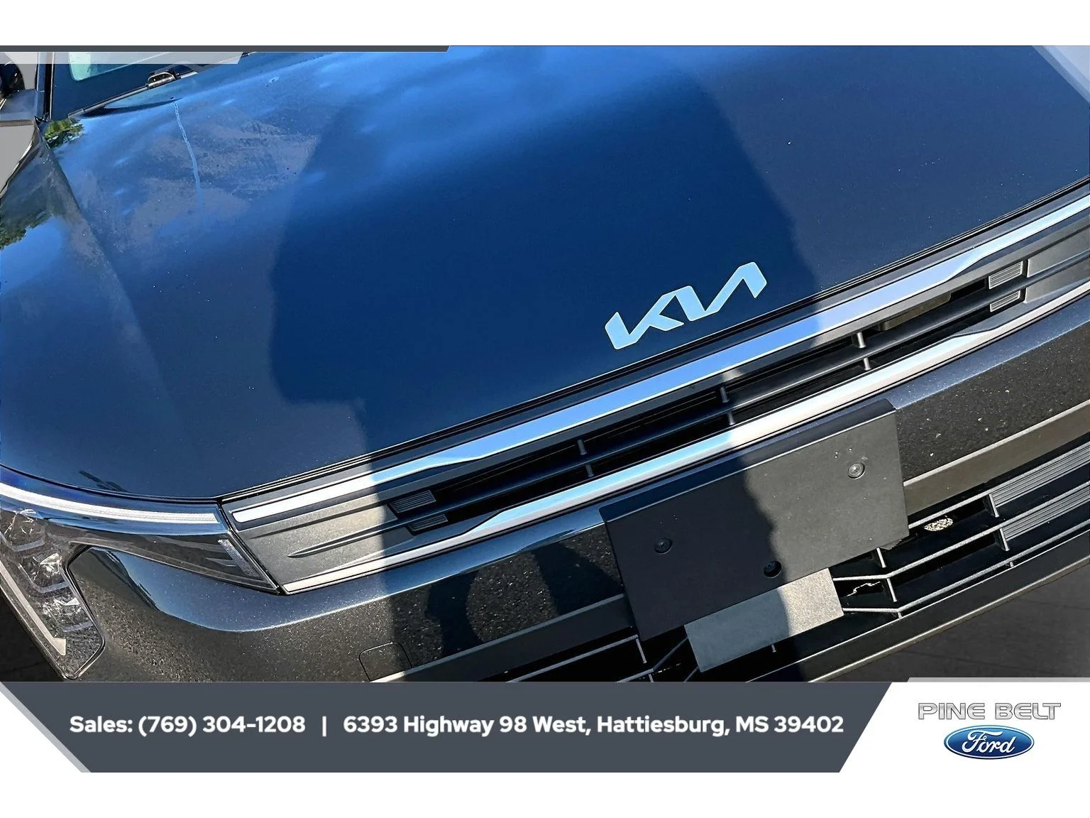 Used 2025 Interstellar Gray Kia LX image 21