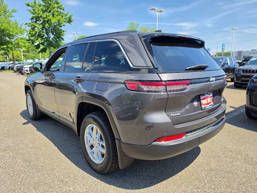 New 2026 Baltic Gray Metallic Clear-Coat Exterior Paint Jeep Laredo X image 9