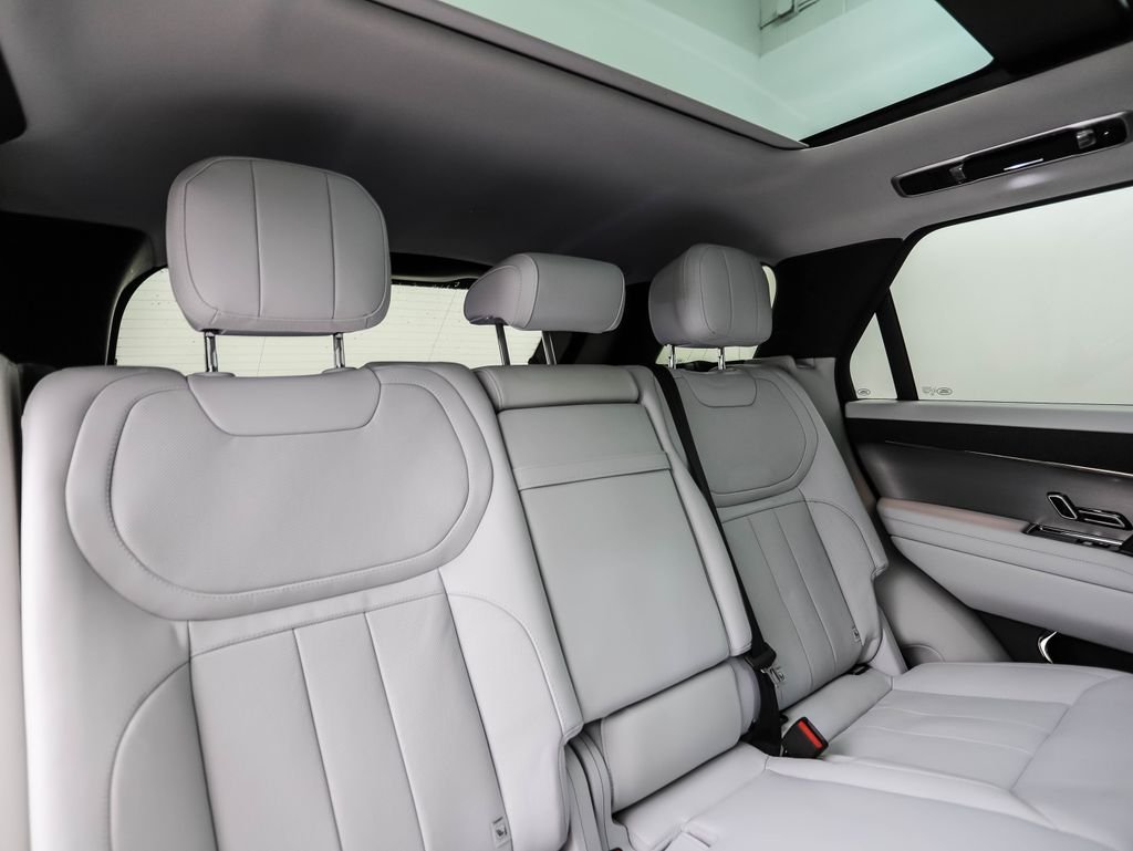 Used 2024 Santorini Black Metallic Land Rover SE image 28