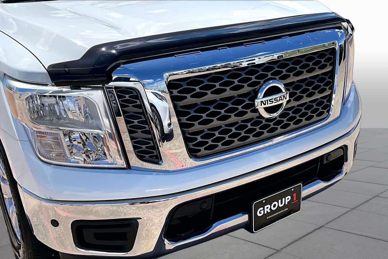 Used 2018 Glacier White Nissan SV image 29