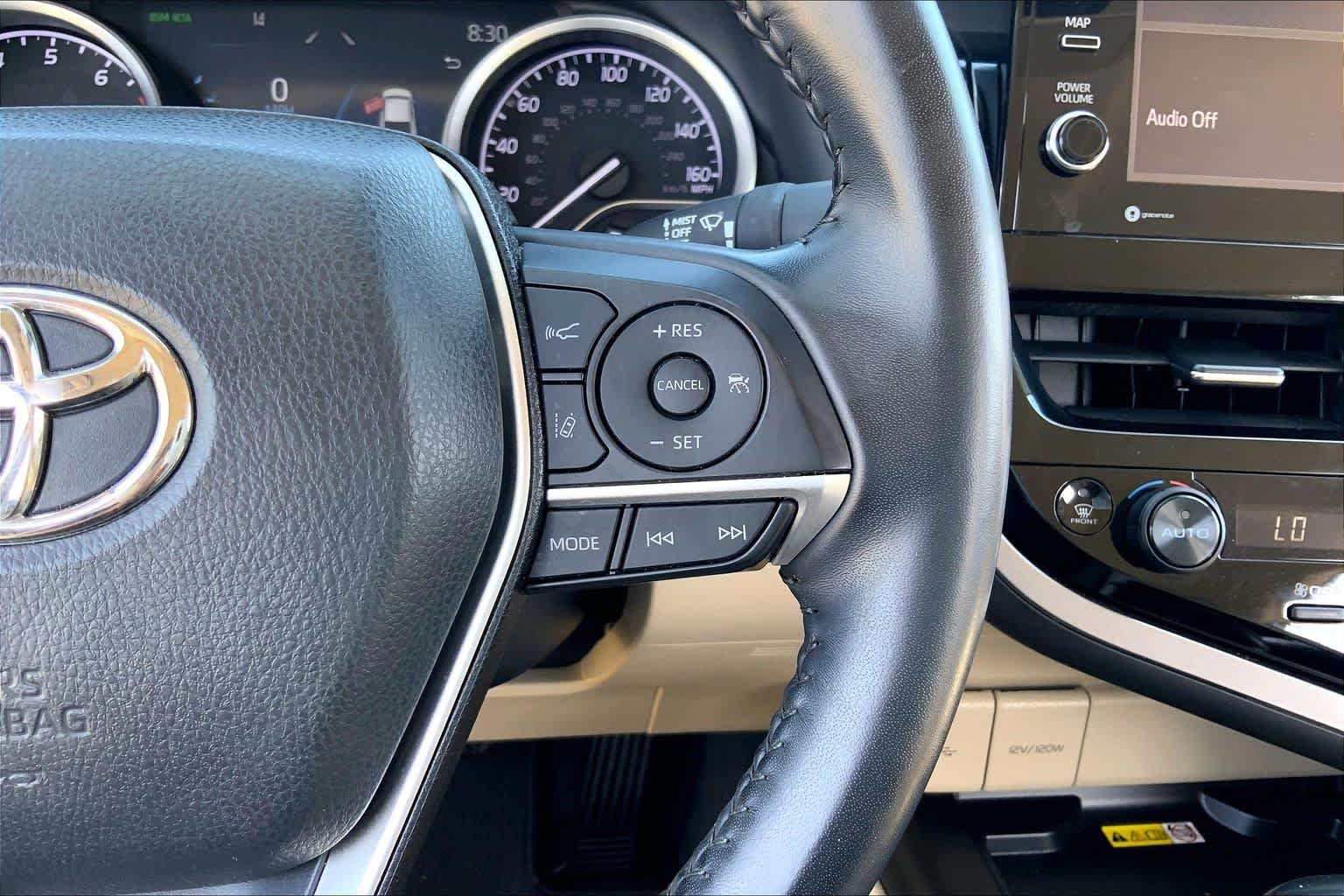 Used 2022 Wind Chill Pearl Toyota XLE image 24