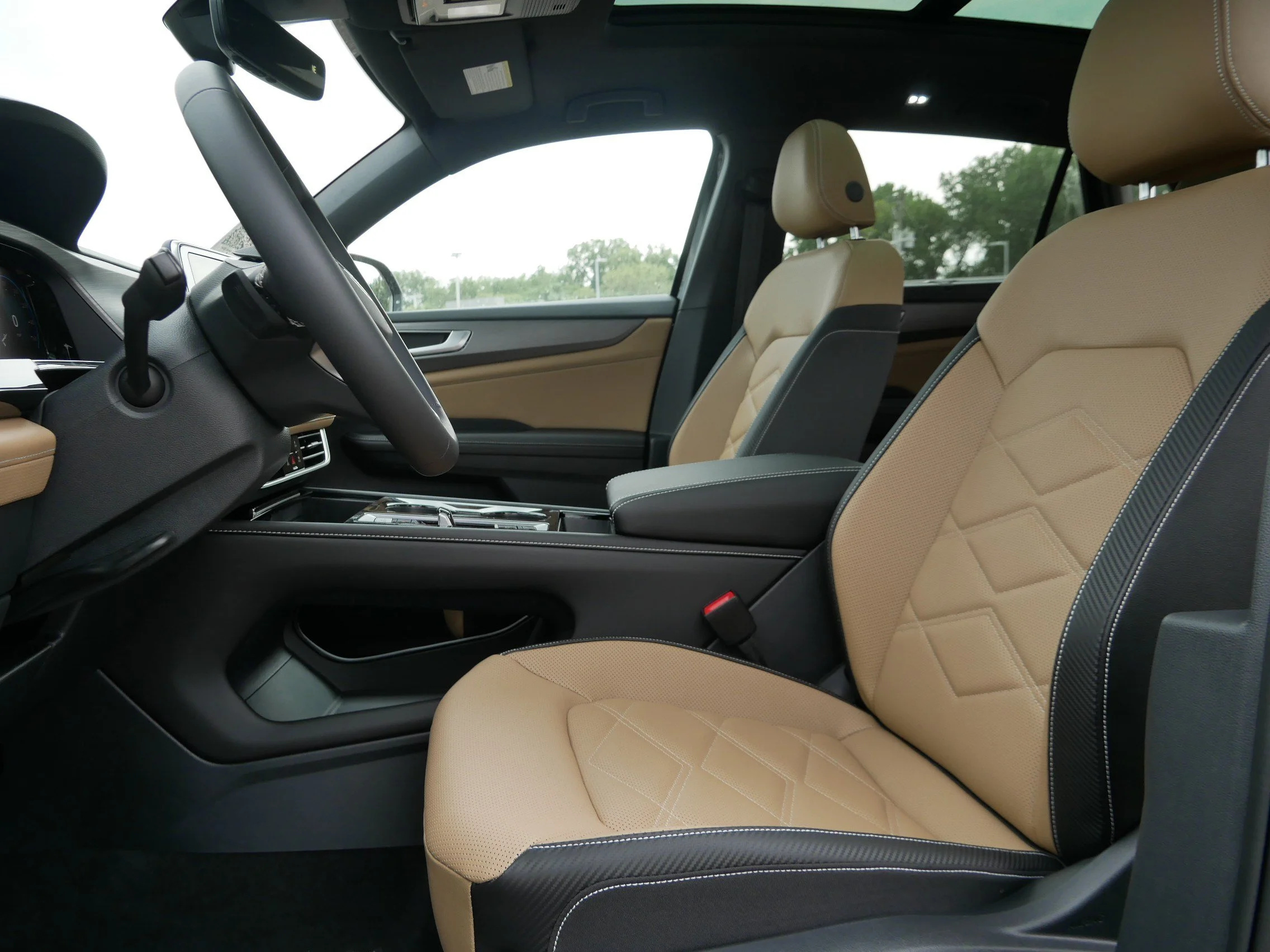 New 2026 Deep Black Pearl Volkswagen 2.0T SE w/Technology image 4
