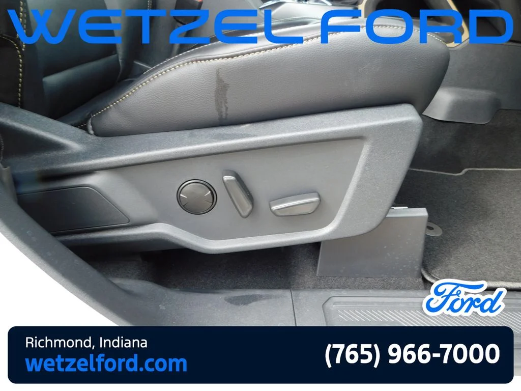 New 2026 Avalanche Gray Ford Badlands® image 18
