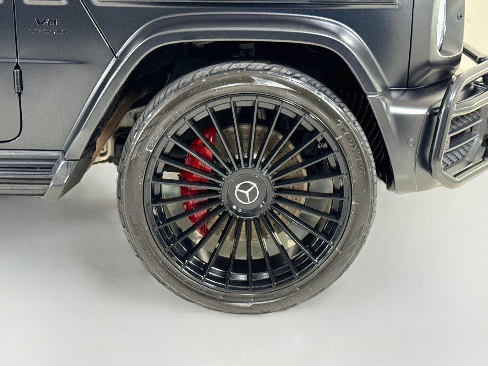 Used 2024 Obsidian Black Mercedes-Benz AMG® G 63 | Exclusive Int Pkg | Carbon Fiber Trim image 39