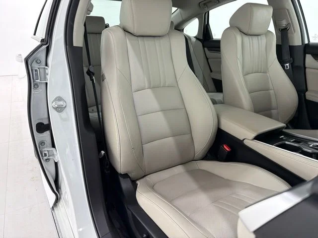 Used 2021 Platinum White Pearl Honda EX-L image 18