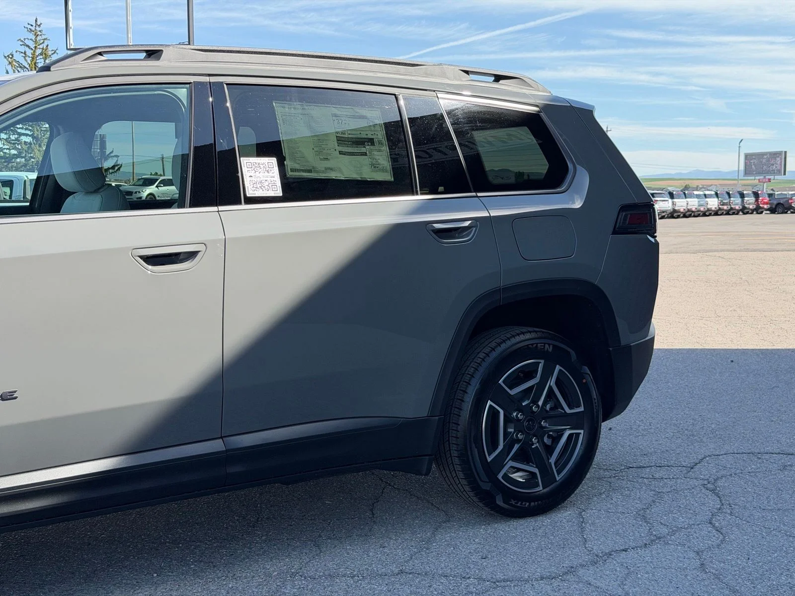 New 2026 Sting-Gray Clear-Coat Exterior Paint Jeep Laredo image 13