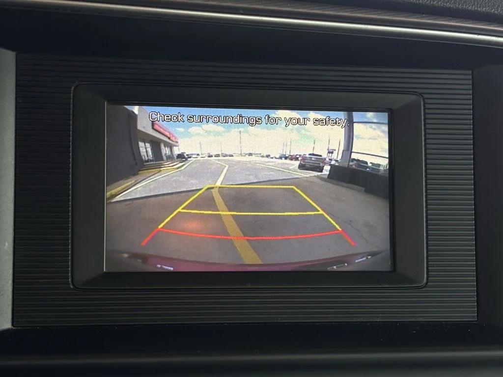 Used 2020 Red Hyundai SE image 29