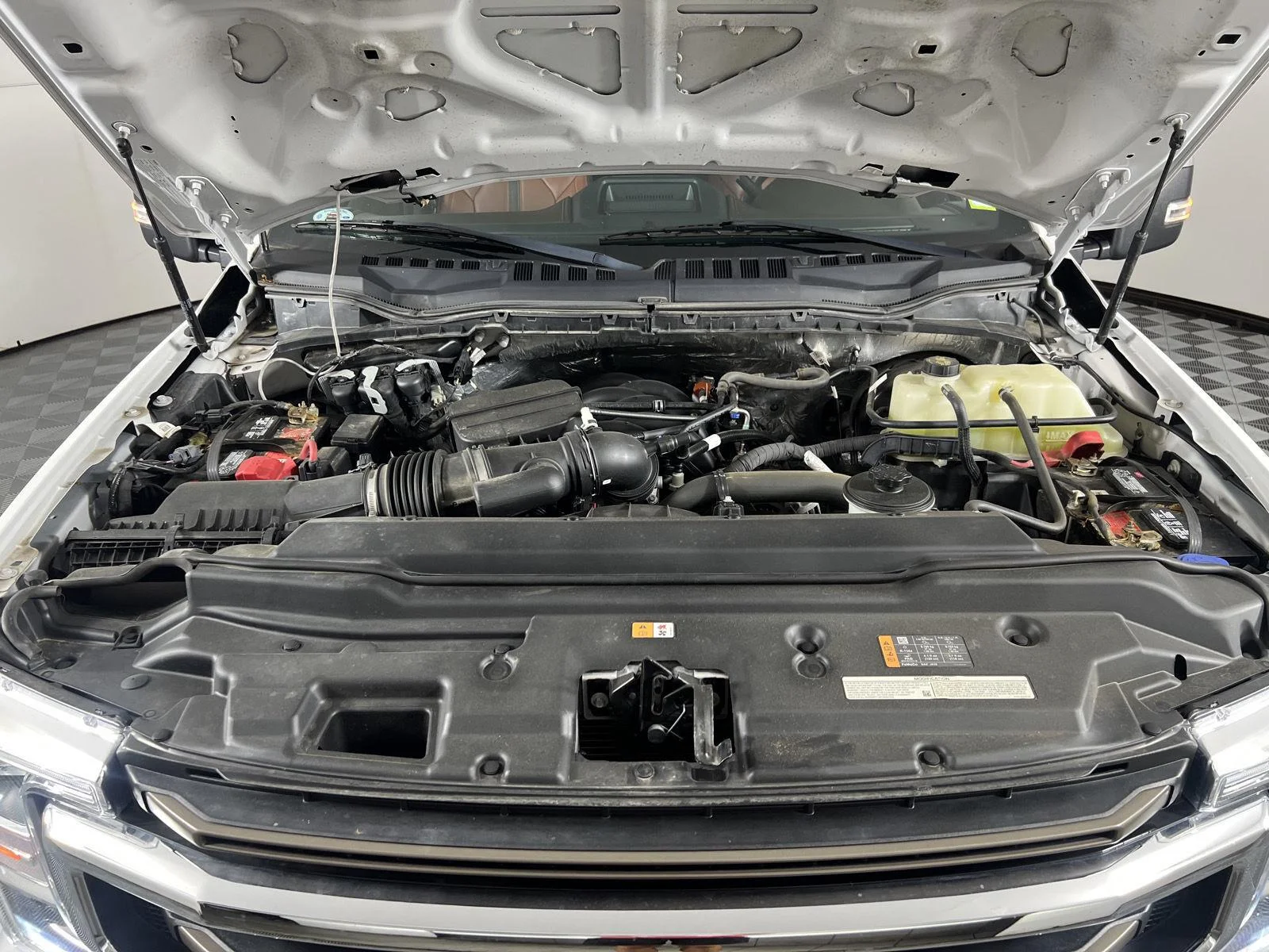 Used 2022 Wh Ford XL image 28