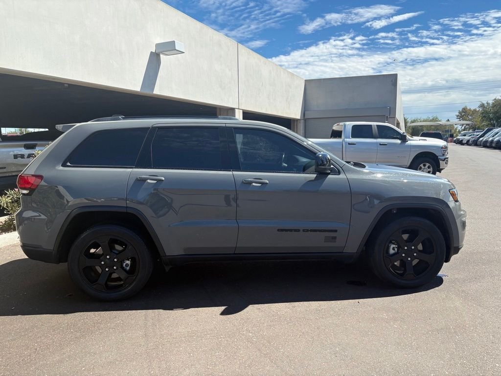 Used 2021 Gray Jeep Laredo image 4