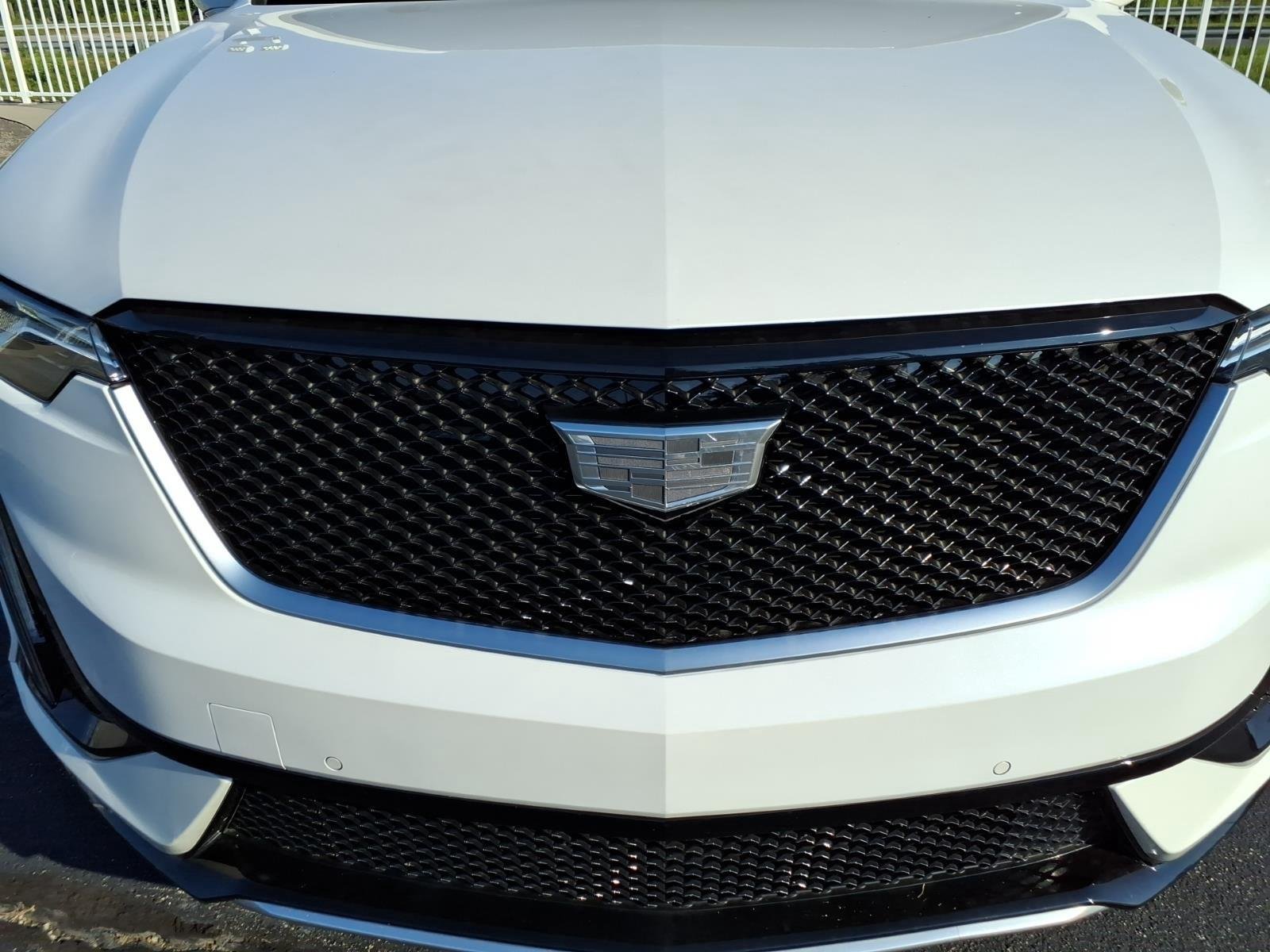 Used 2022 Crystal White Tricoat Cadillac Sport image 16