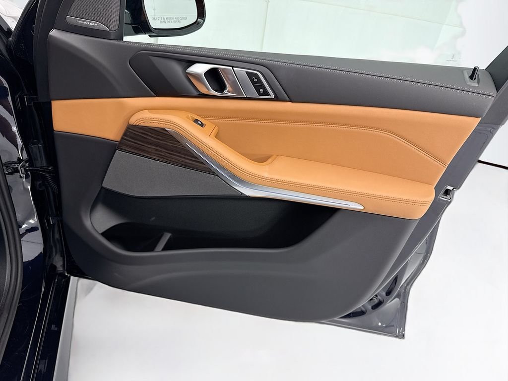 New 2026 Carbon Black Metallic BMW xDrive50e image 24