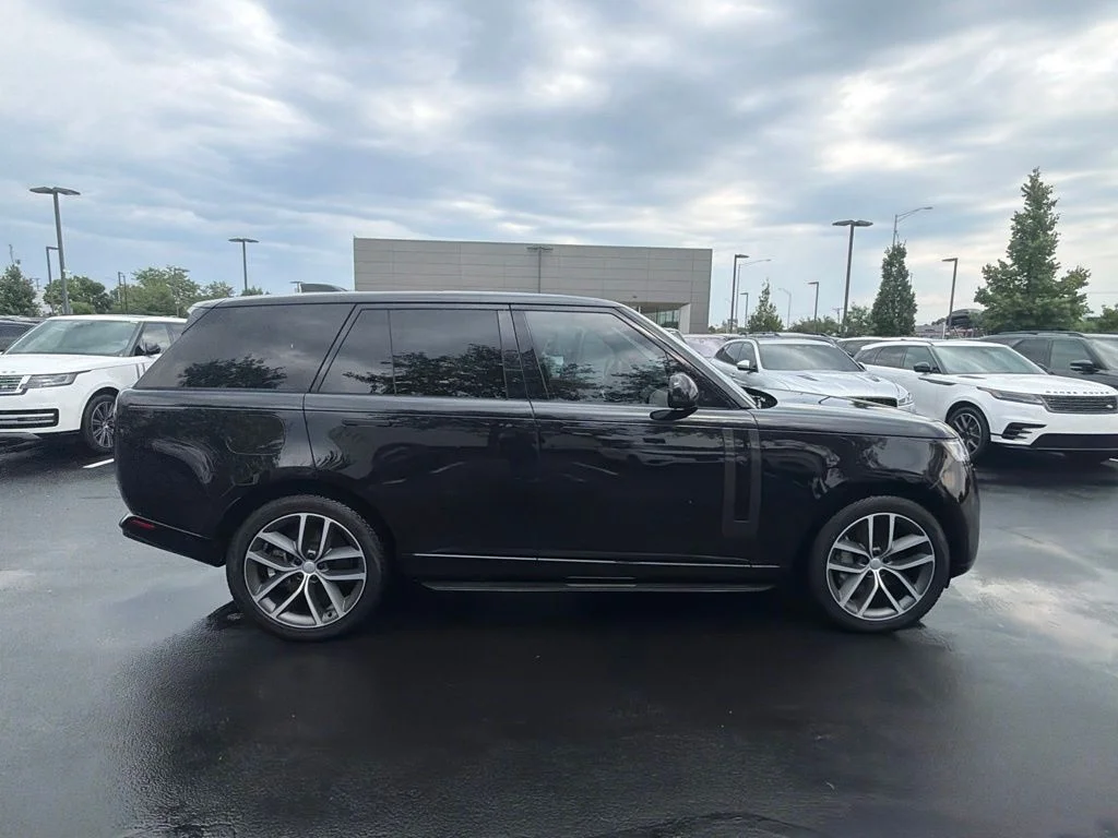 Used 2025  Land Rover SE image 6