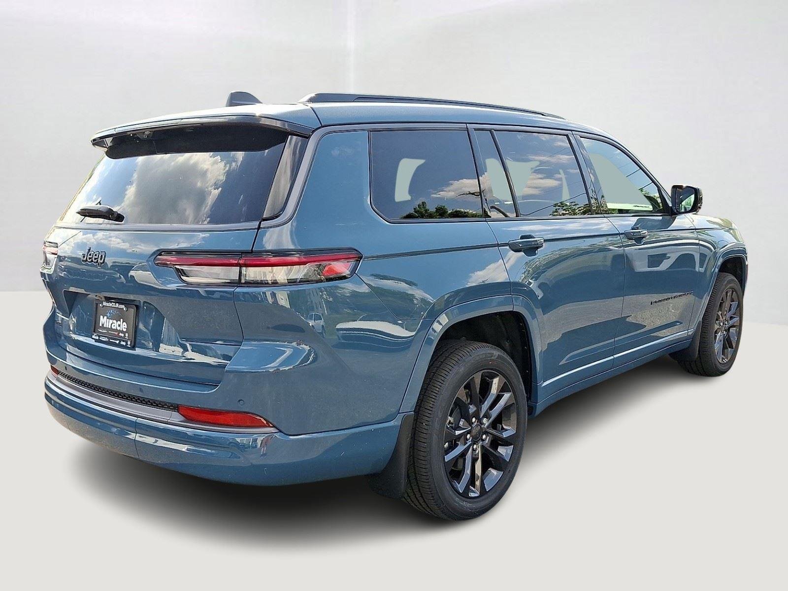 New 2026 Steel Blue Exterior Paint Jeep Limited Reserve image 3