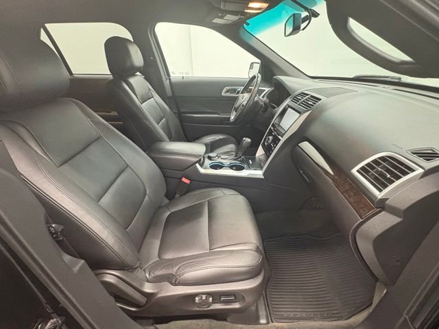 Used 2014 Black Ford Limited image 30