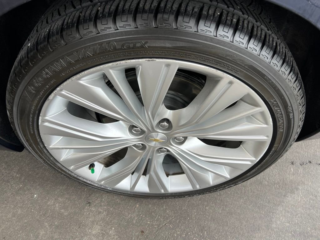 Used 2015 Blue Chevrolet LTZ image 27